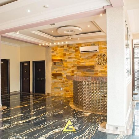 George Vee Hotel Ltd Кумаси Экстерьер фото