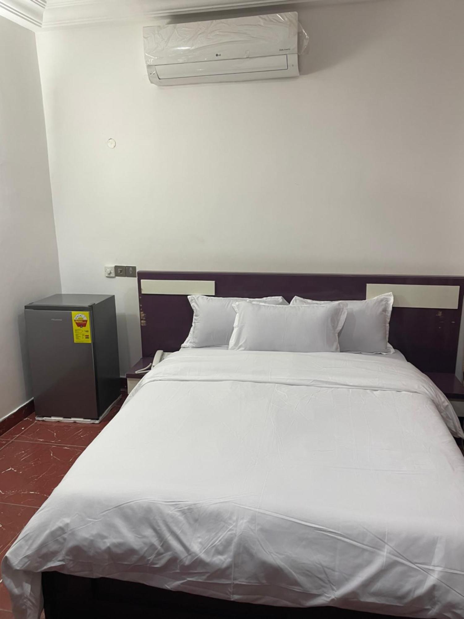 George Vee Hotel Ltd Кумаси Экстерьер фото