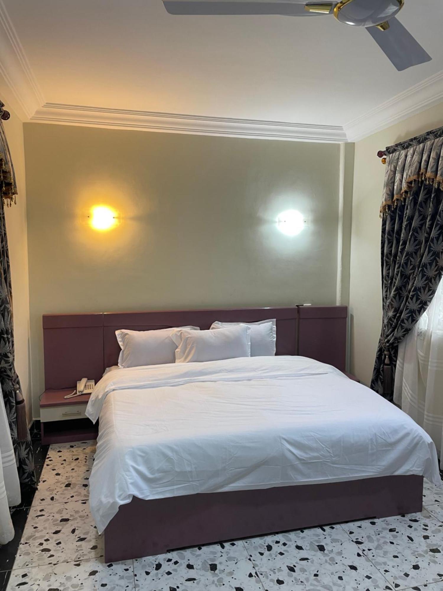 George Vee Hotel Ltd Кумаси Экстерьер фото
